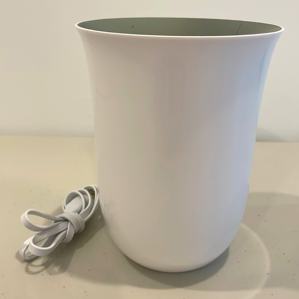 EUC Levon OBLIO Phone Wireless Charging Station & Sanitizer